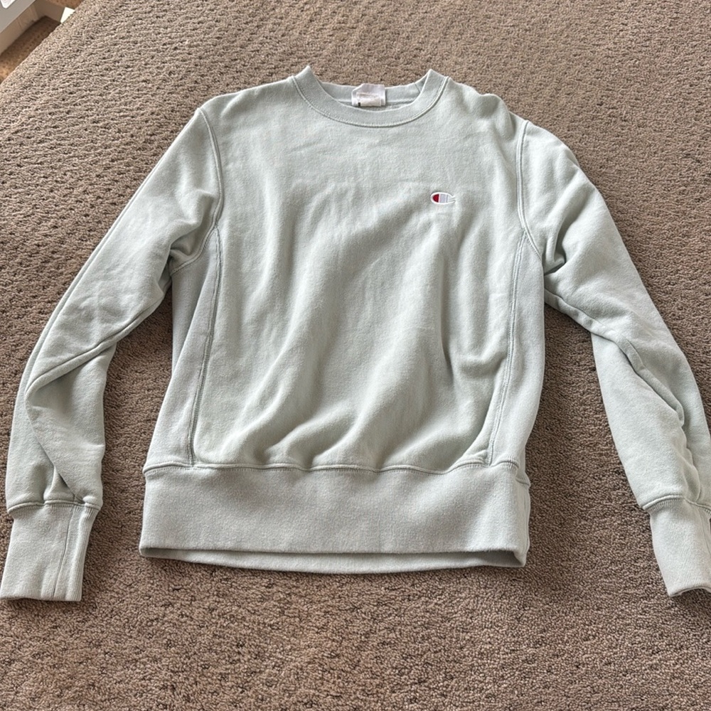 Champion sweatshirt in washed out pastel green/pistachio color size small